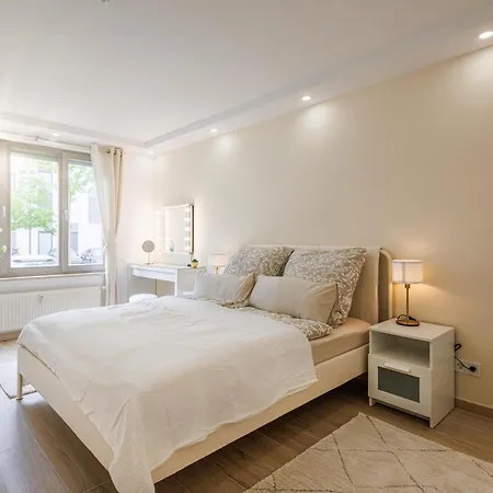 Schoene Wohnung Mit Terrasse Naehe Airport Шёнефельд Экстерьер фото