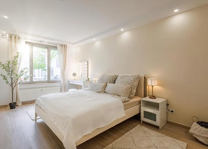 Schoene Wohnung Mit Terrasse Naehe Airport